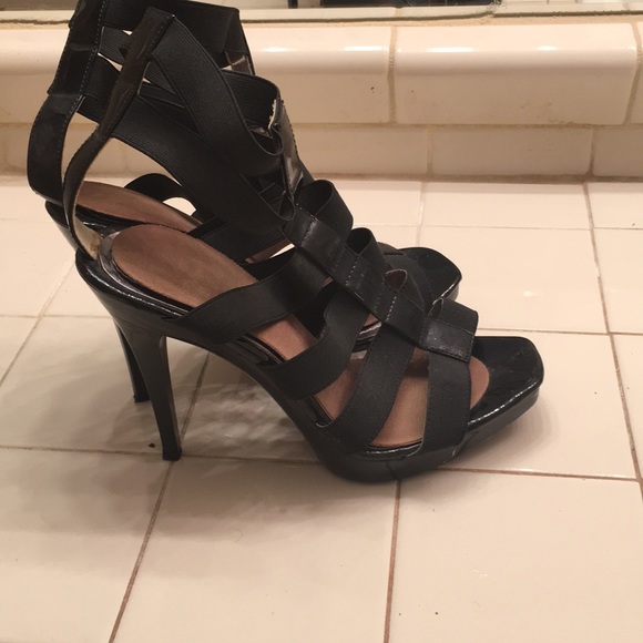 Black heels - Picture 5 of 7